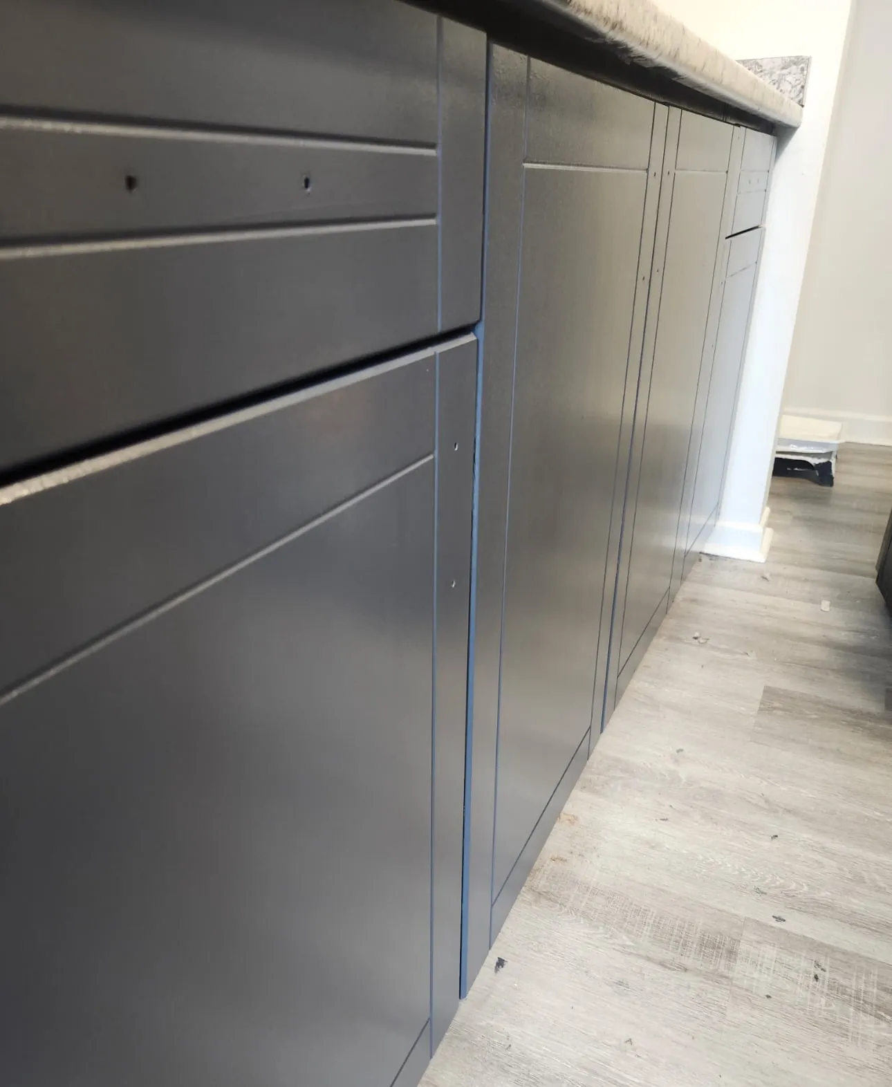 Kitchen lower cabinets painted a smooth dark grey